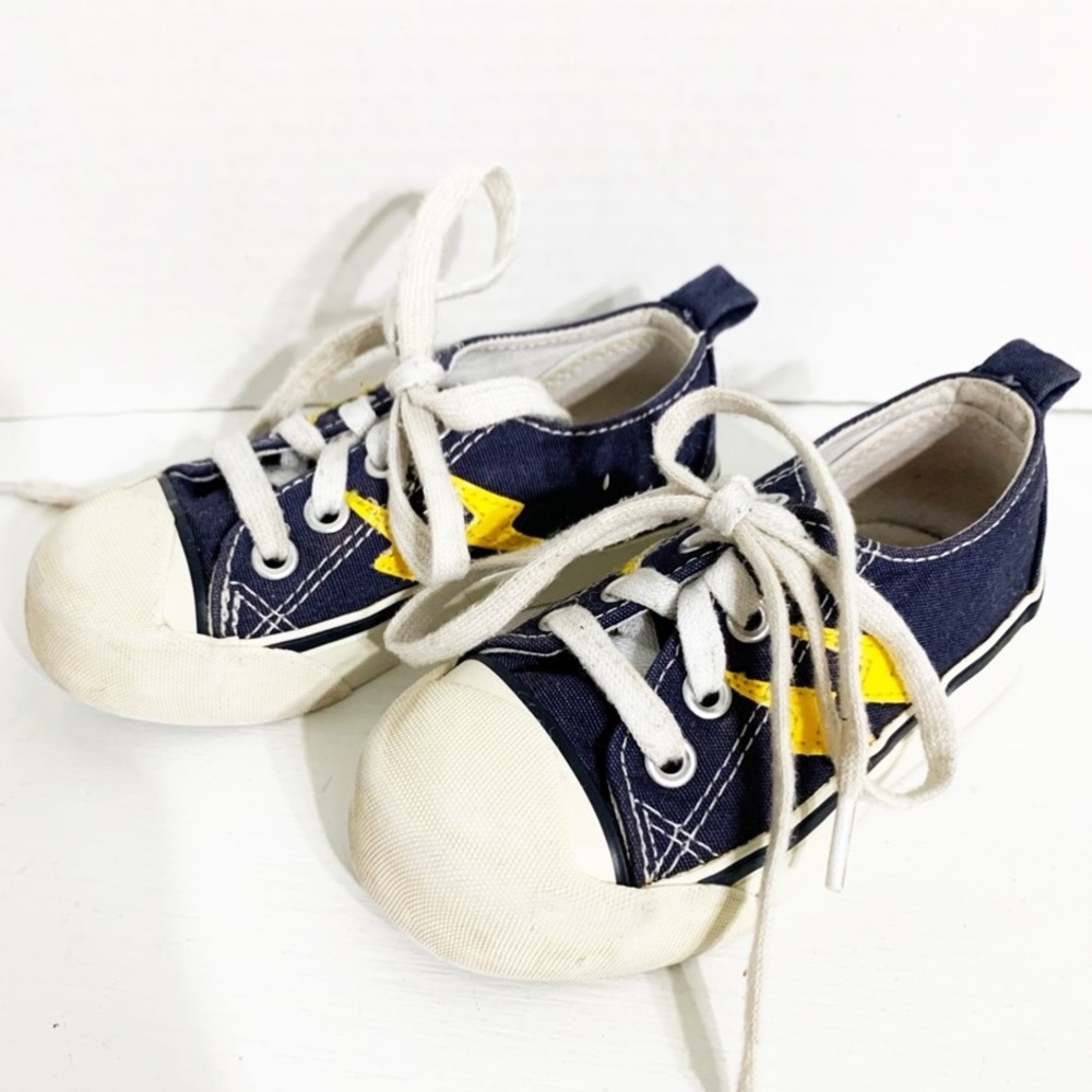Crazy Eight Low Top Canvas Lightening Bolt Lace Up Sneakers Round Toe with Cap